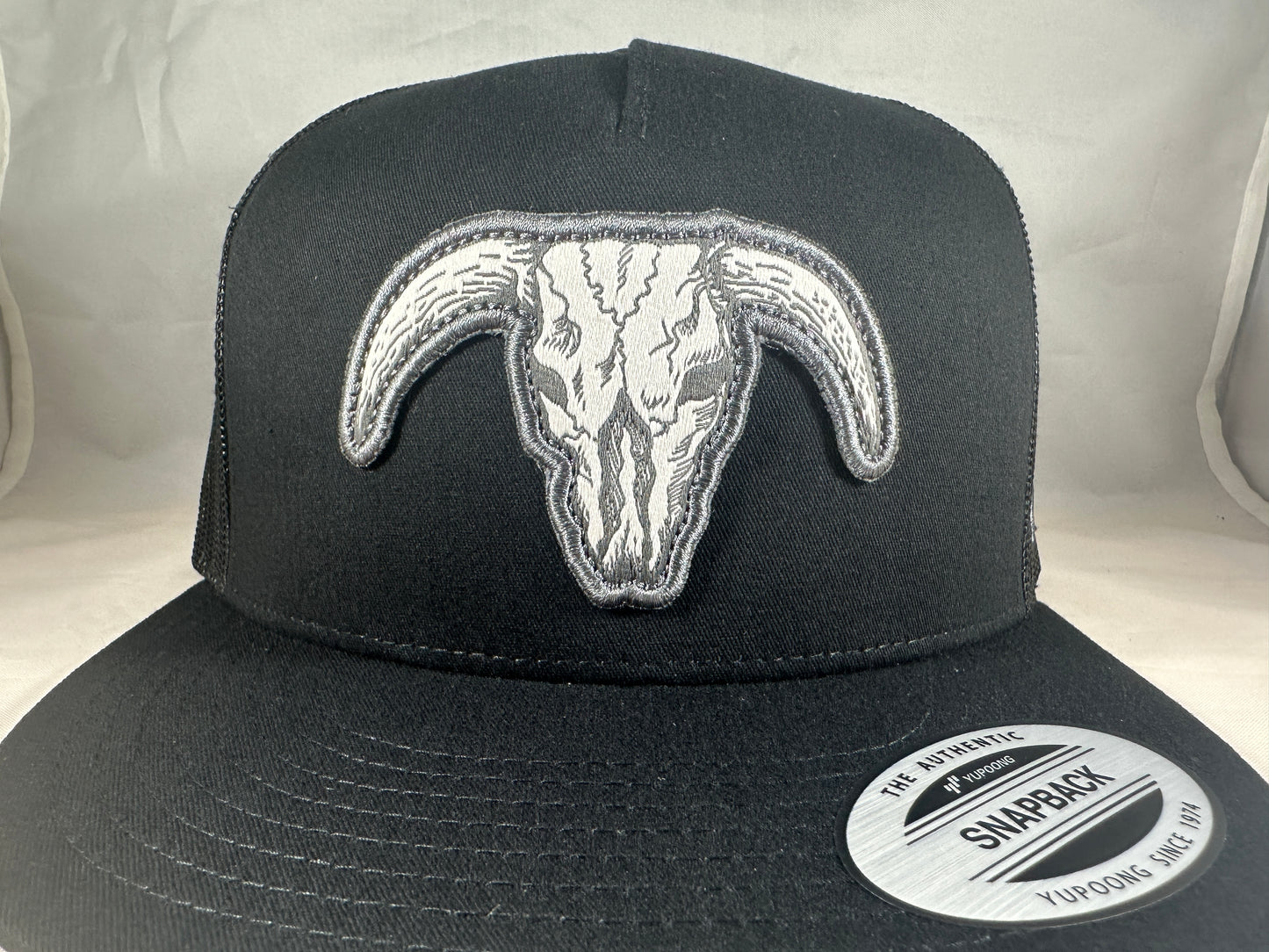 Bull Skull - Black/Black Mesh